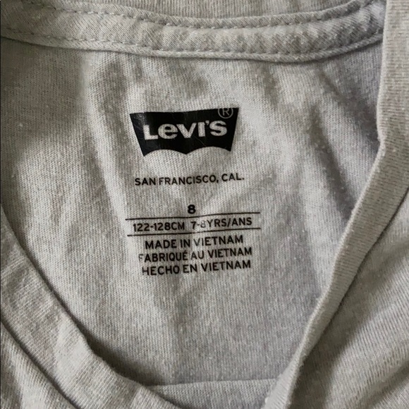 Levi’s tshirt - Picture 2 of 3